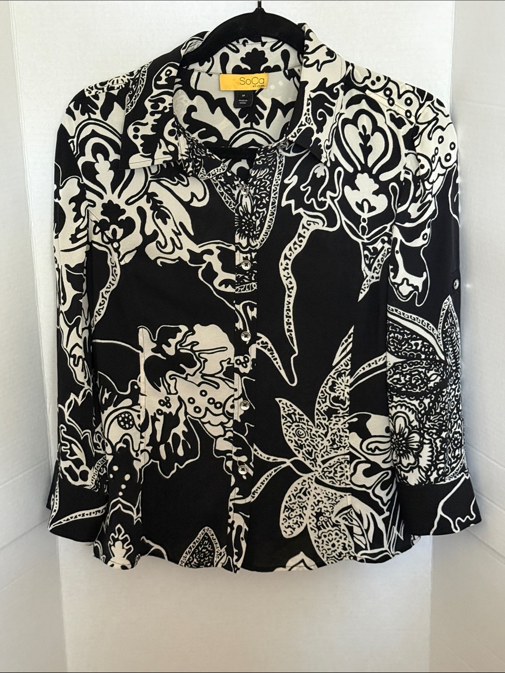 SoCa by St John black and white paisley and floral design w/silver buttons, M
